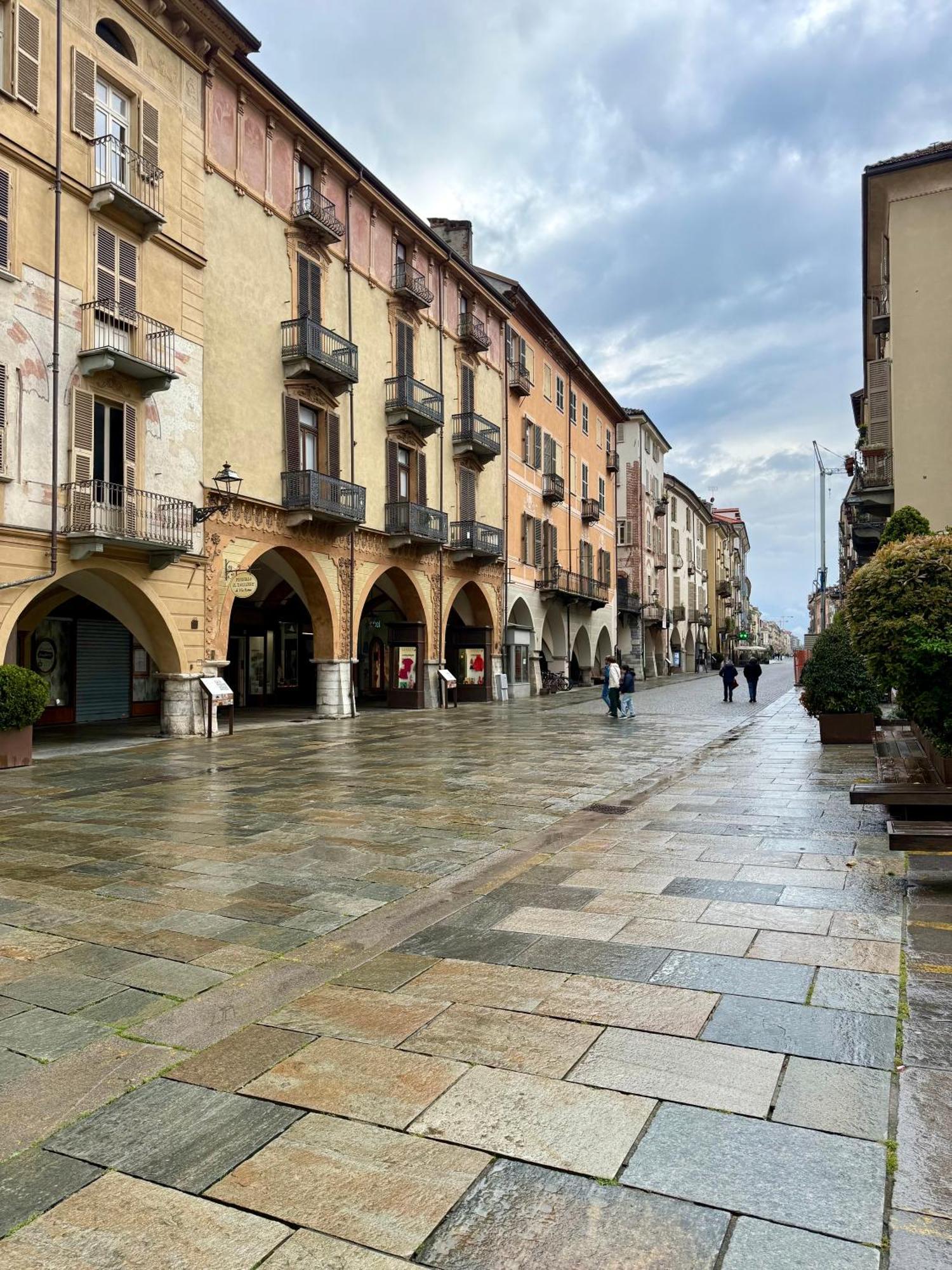 Apartamento La Loggia Dei Conti Cuneo Exterior foto