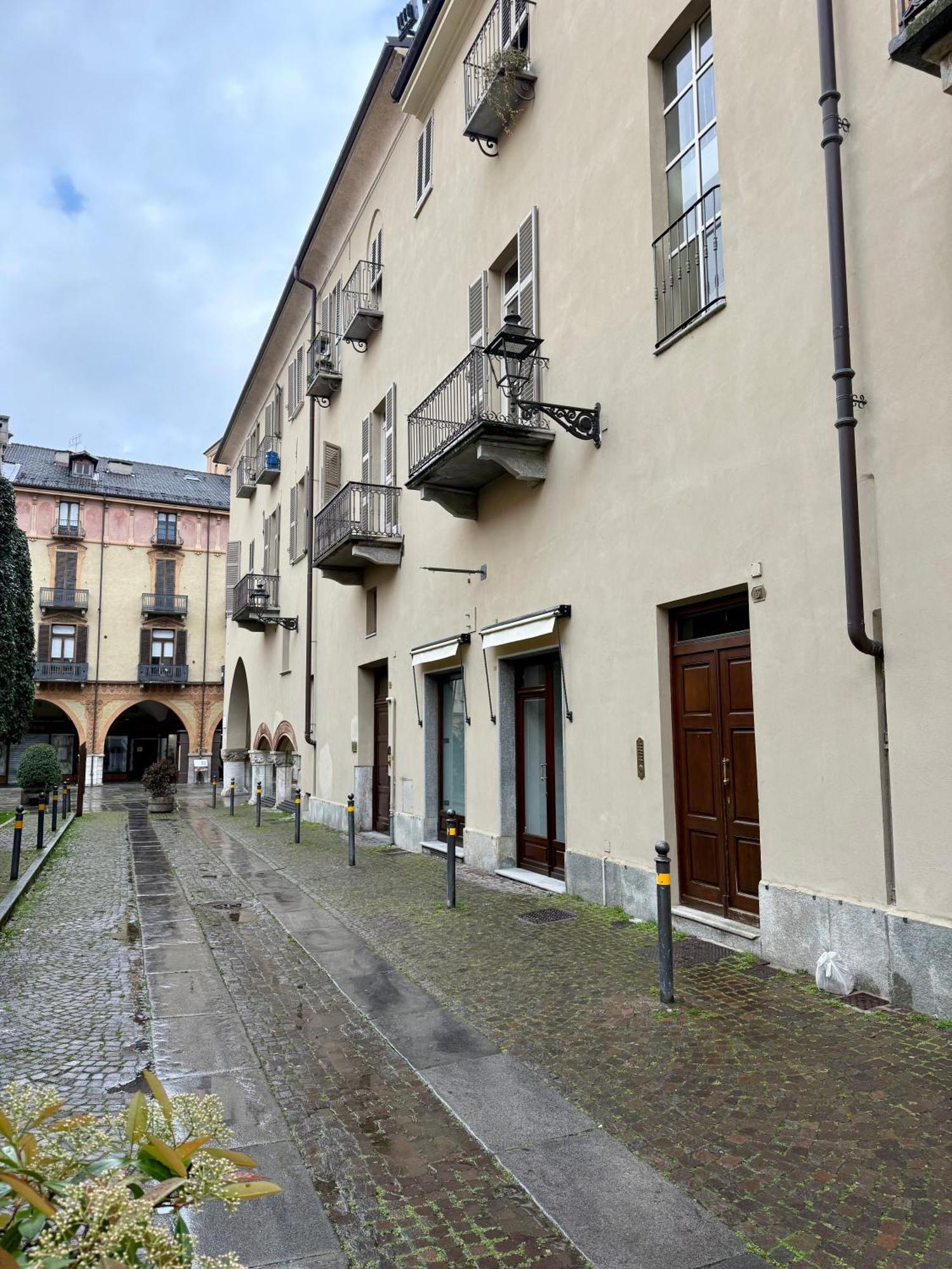 Apartamento La Loggia Dei Conti Cuneo Exterior foto